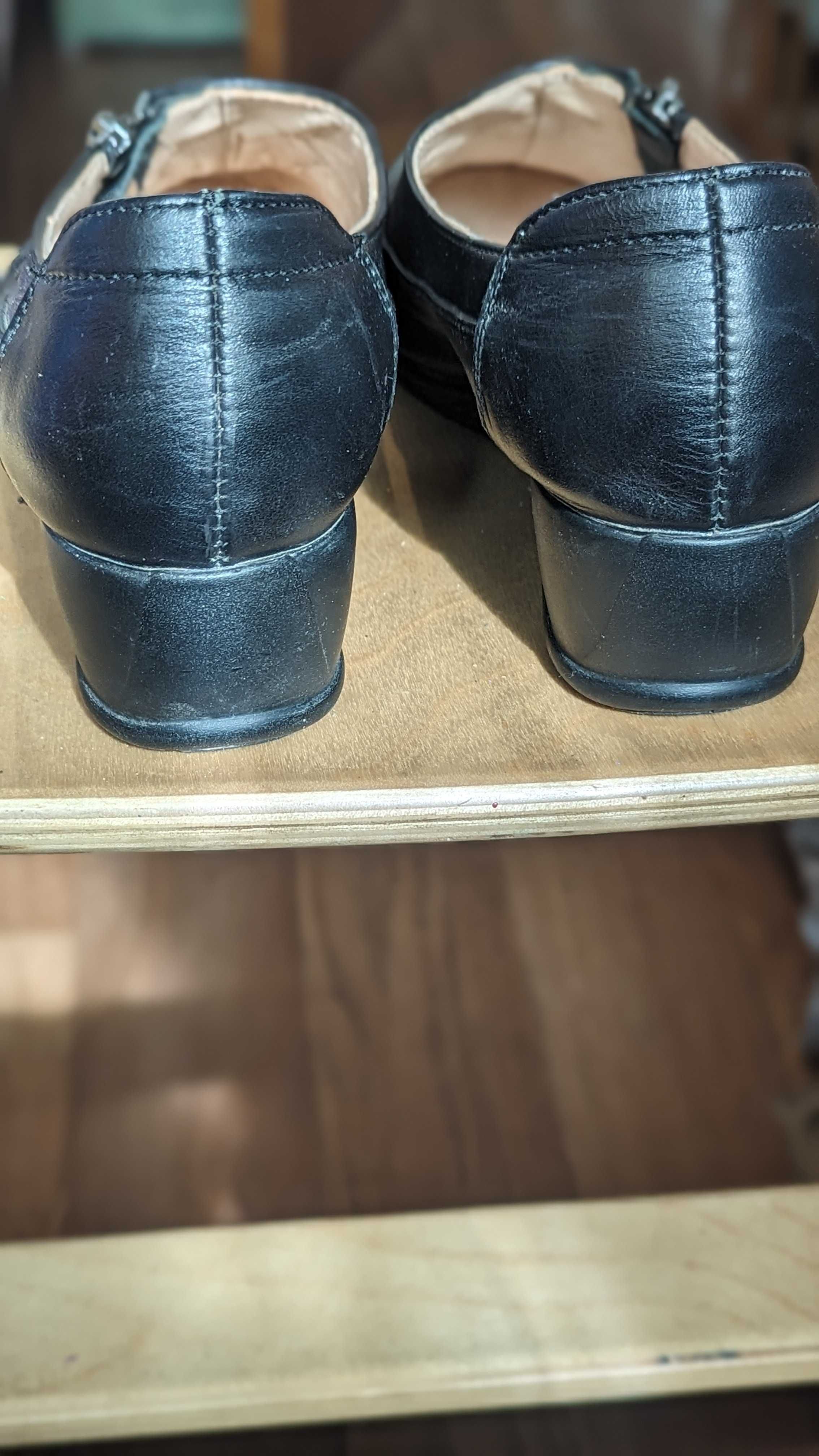 Женские кожаные туфли