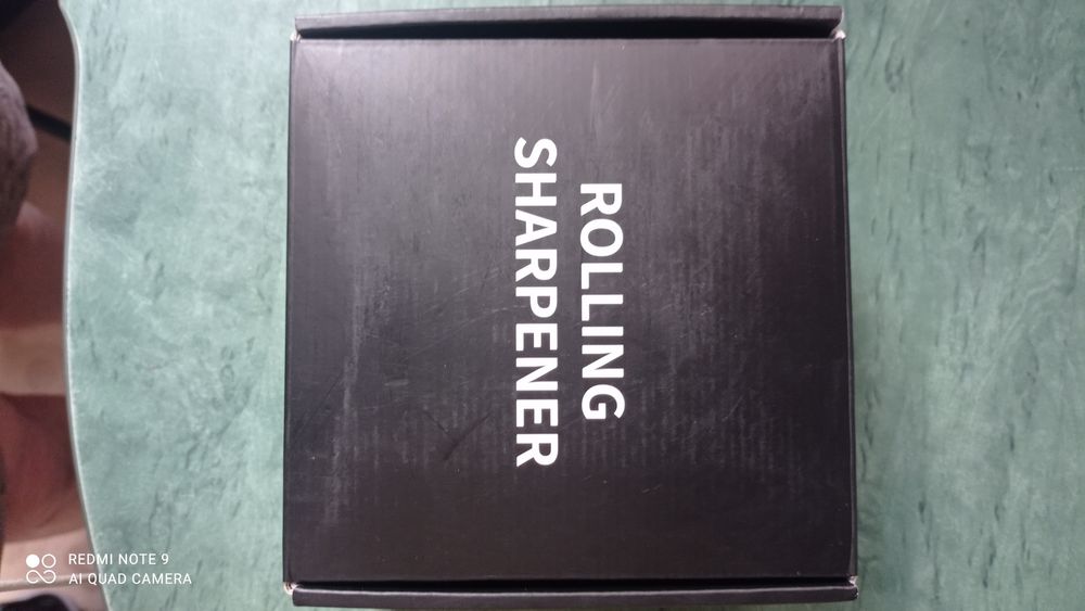 Роликовая точилка для заточки ножей.