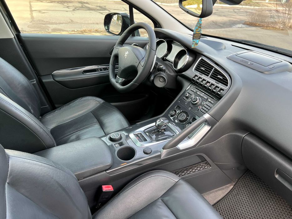 Peugeot 3008 2.0 HDi дизель HYbrid4 2012