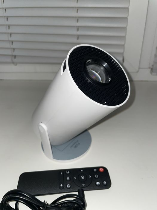 Продам проектор F100