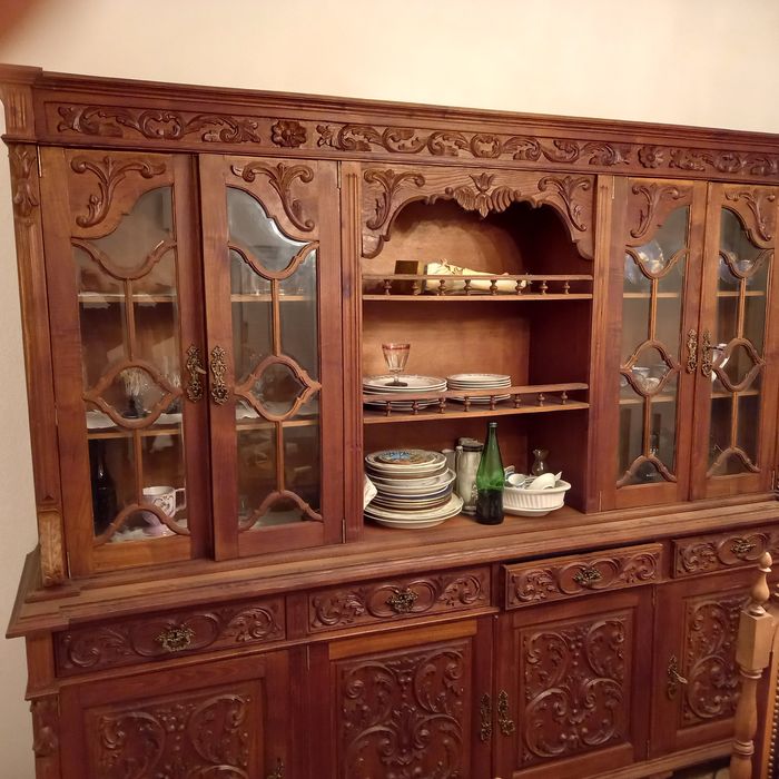 APARADORES + mesa e 6 cadeiras.