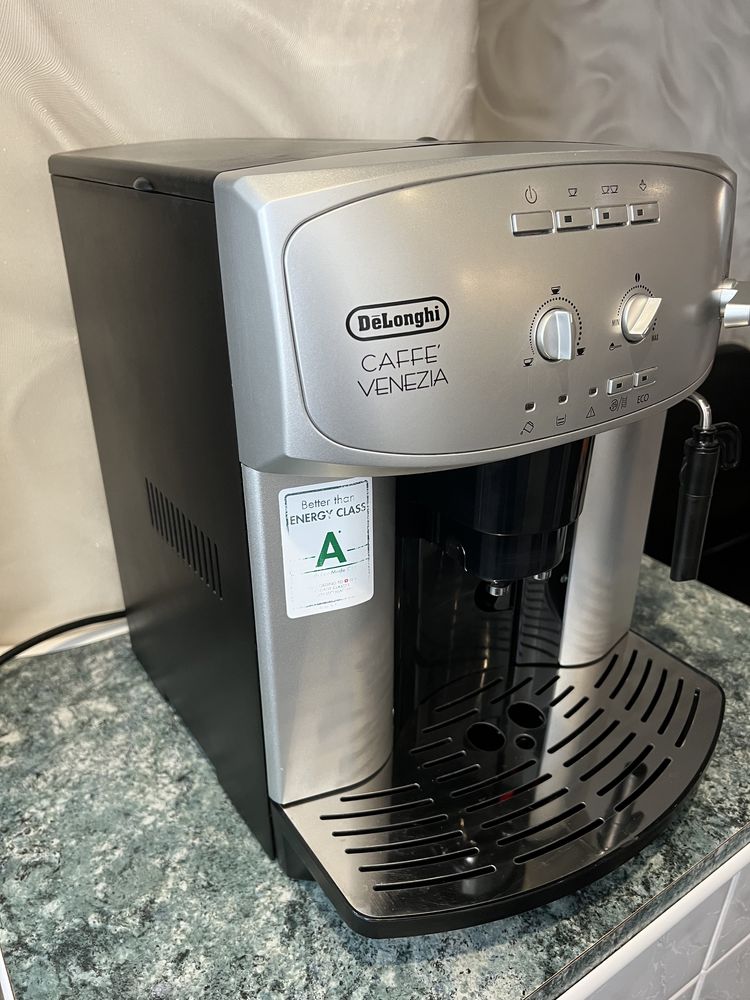 Кавомашина DELONGHI ESAM 2200