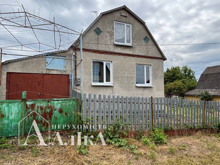 Продам дачний будинок