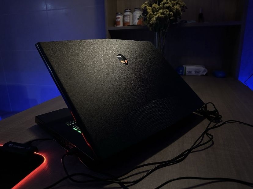 ALIENWARE очень хорошый ноутбук винда 10pro