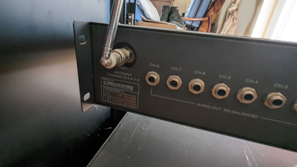 Futinx E-8008 - System bezprzewodowych mikrofonów - Sprawne