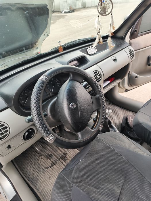 Автомобілі Renault kengo