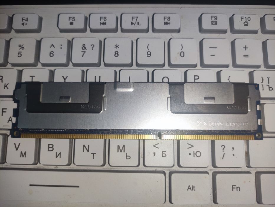 Hynix 32gb, ddr3 Pc3l-10600l HMT84GL7AMR4A-H9 LRDIMM Ecc

HP Smart mem