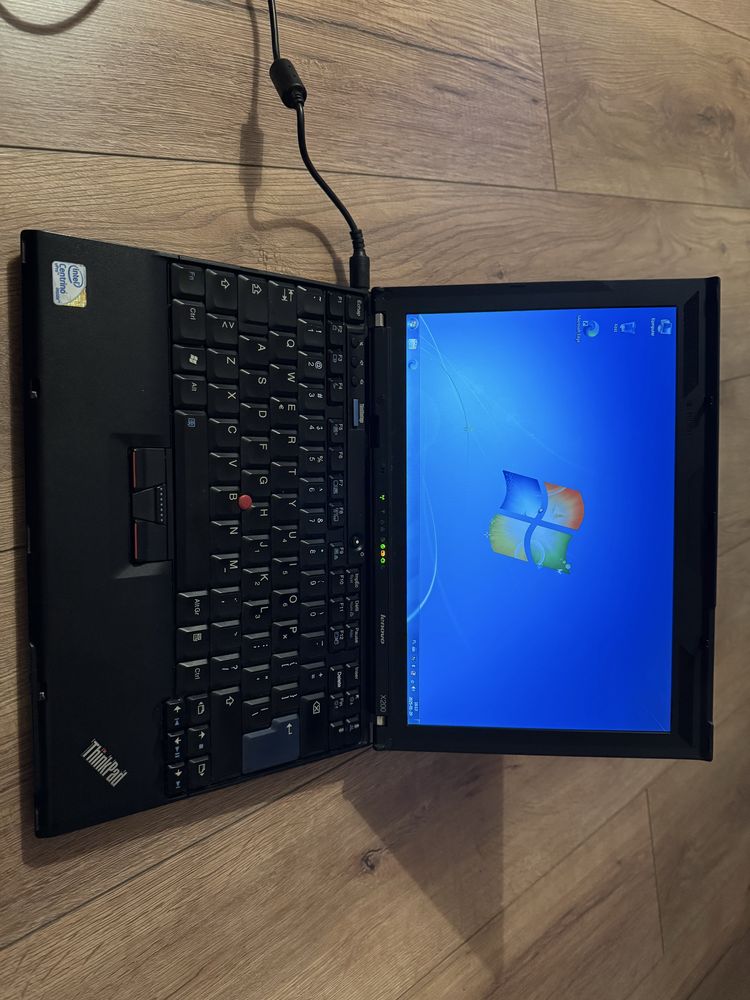 Lenovo thinkpad x200 4GB ram Windows 7 Ultimate 2.53GHz