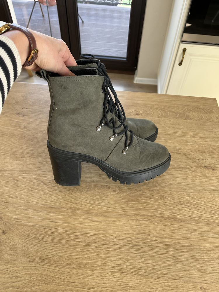 Botki Reserved 38 zielony khaki wiązane gruby obcas masywne