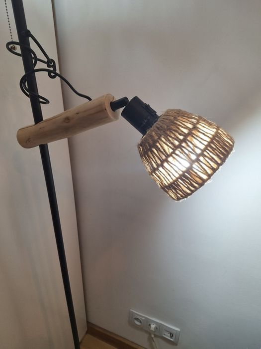 Lampa podłogowa z wikliną