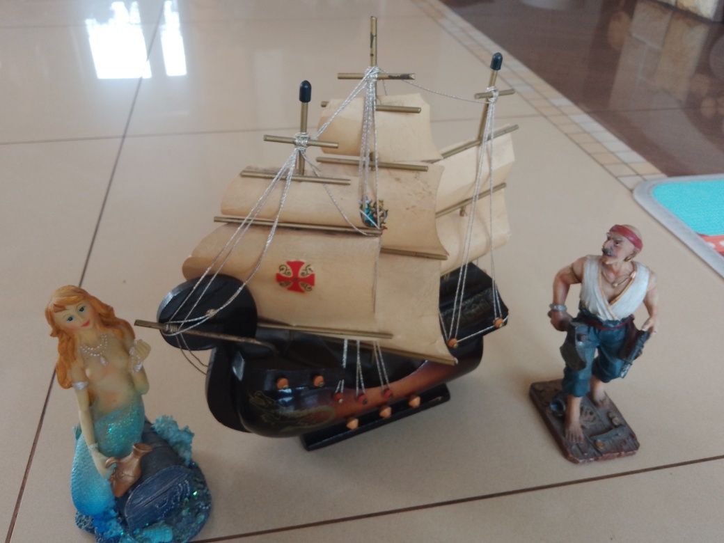 Statek Piracki Drewniany Gratis Pirat i Syrena