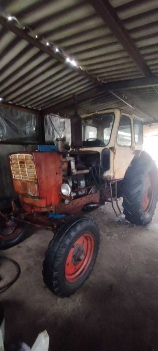 Трактор ЮМЗ-6 з плугом