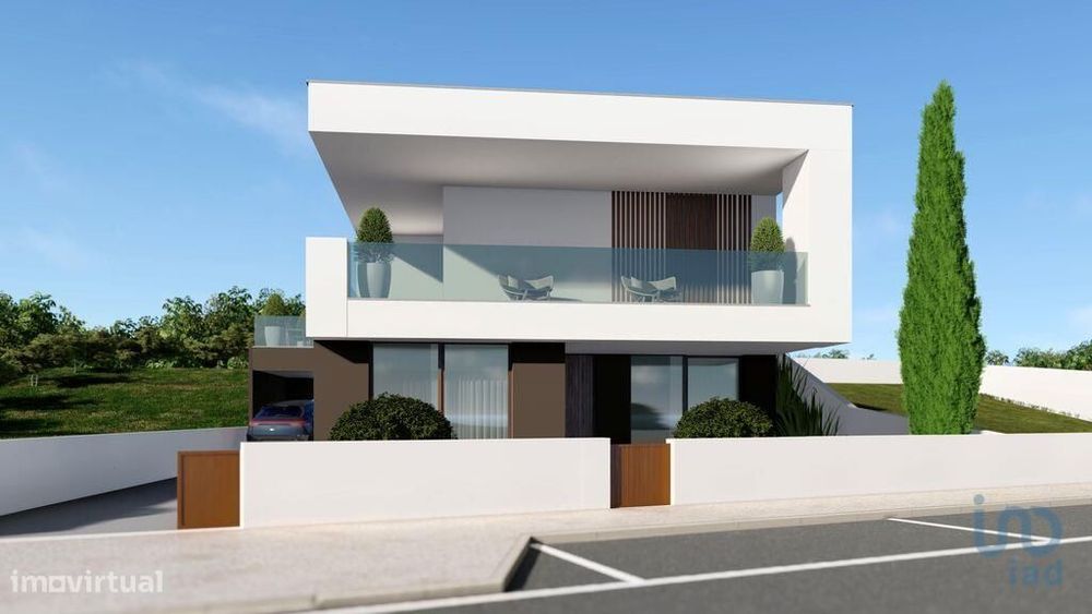 Casa T3 em Tornada e Salir do Porto de 211,00 m2