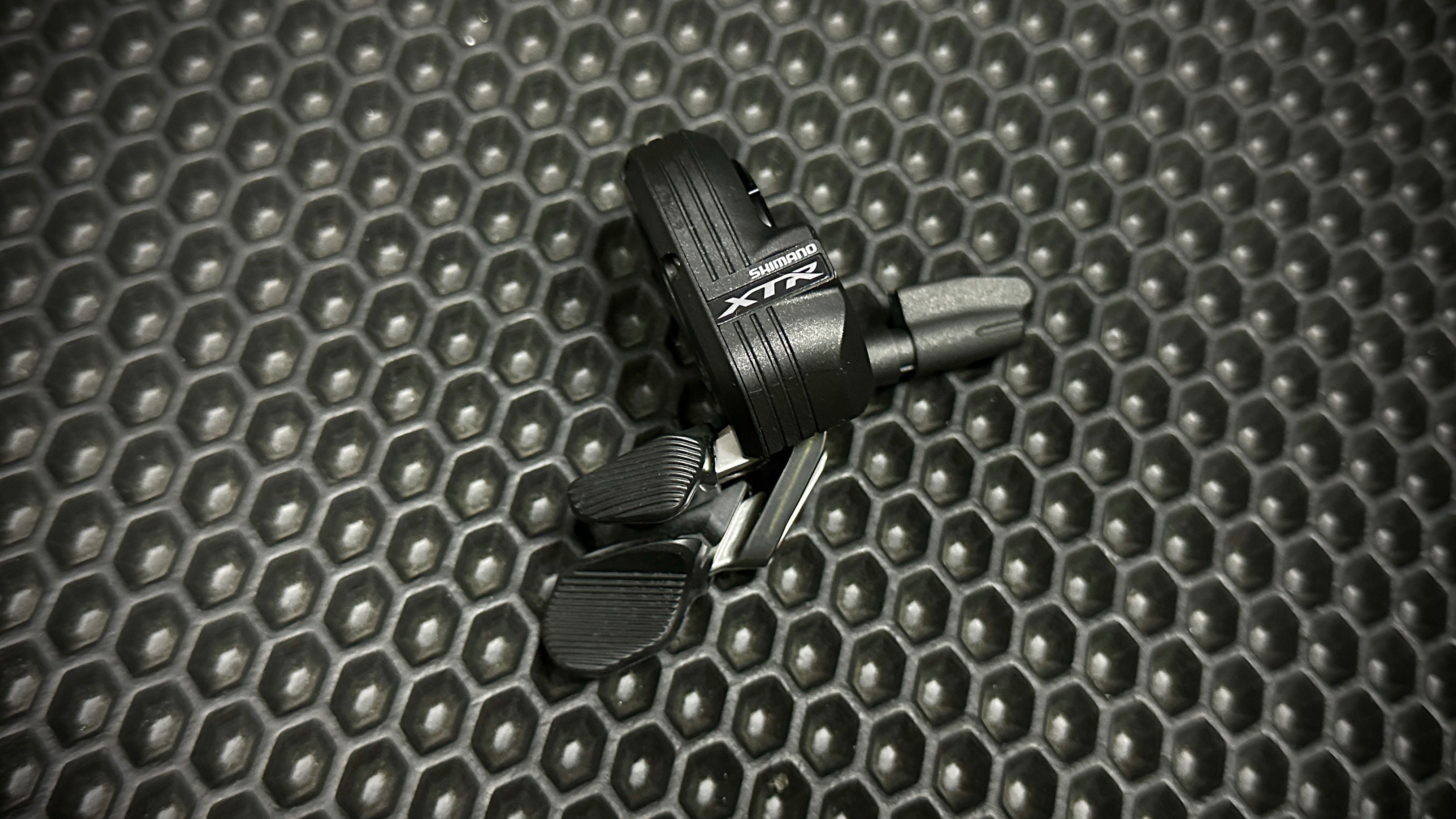 Шифтери XTR SW-M8050R Di2 пара, 11-шв, монтаж на кермо