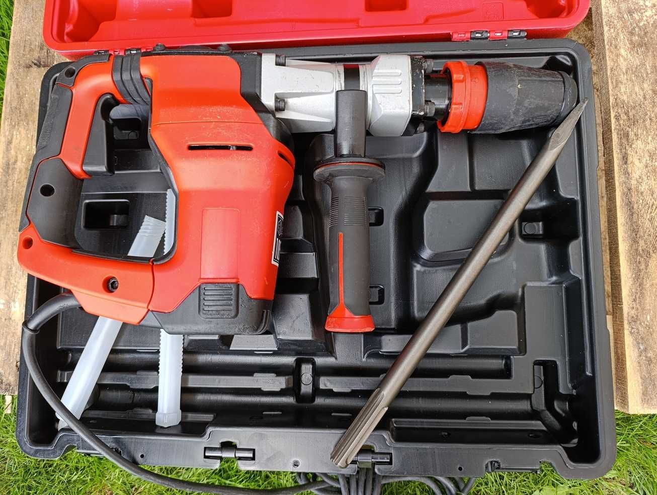 Młot udarowy kujący SDS MAX EINHELL TE-DH 12 1050W 12J walizka + dłuto