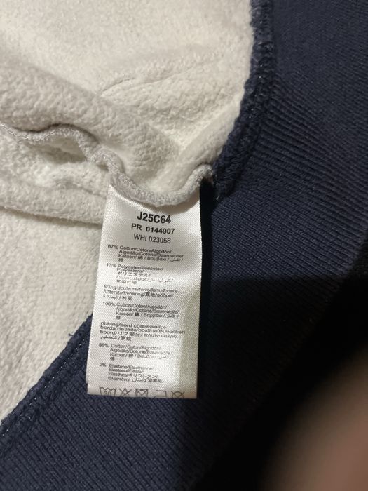 Hugo Boss сірий зіп худі підходить на розмір s та m.