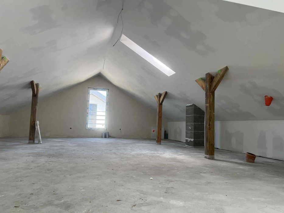 Nowoczesny, słoneczny dom z antresolą