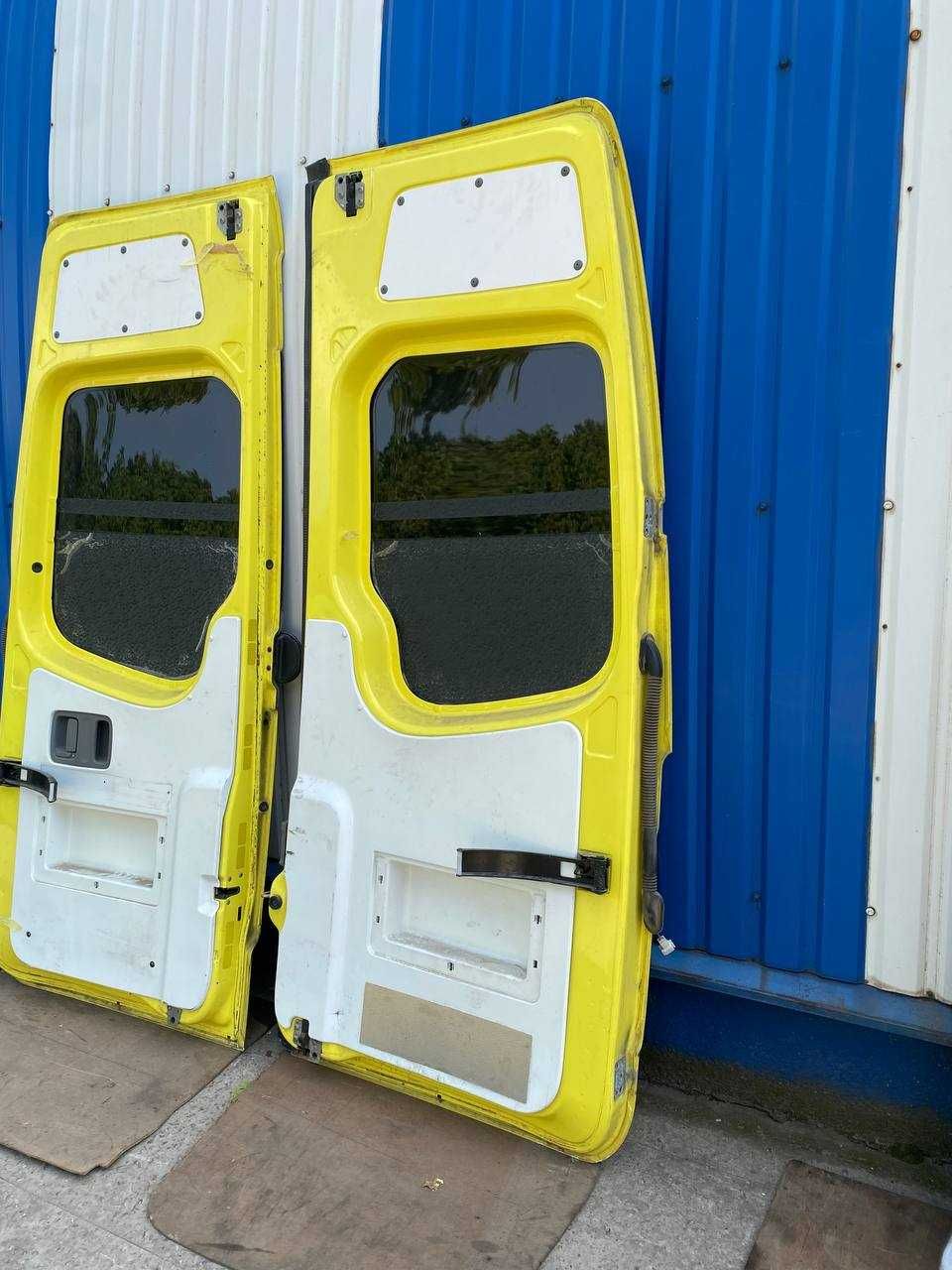 Задние двери Спринтер 906 со стеклом Крафтер задние Sprinter шрот