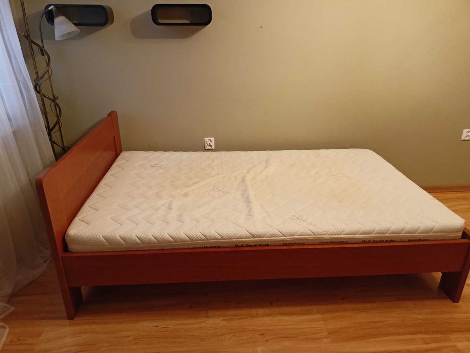 Łóżko z materacem do sypialni drewniane dwuosobowe