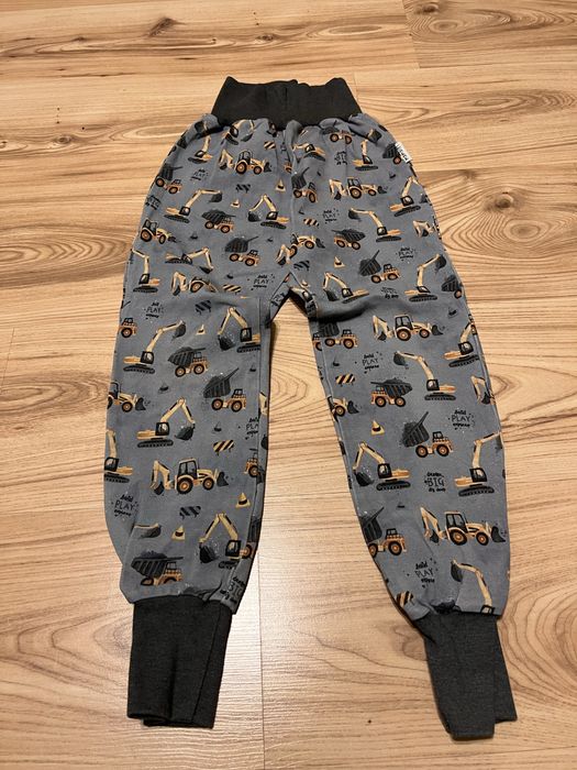 Spodnie bawełniane Mamaiti koparki r. 128/134