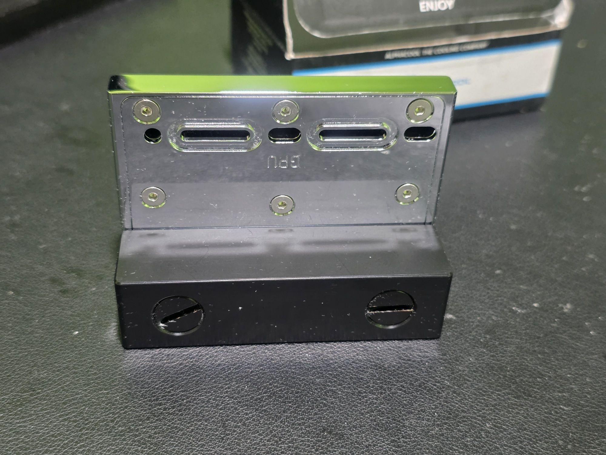 Alphacool Elsblock Aurora 180° Terminal