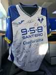 Camisola oficial Hellas Verona assinada por toda a equipa
