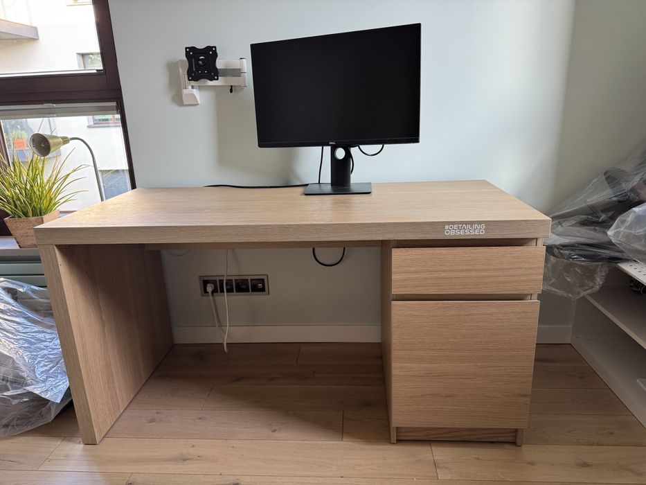 Biurko IKEA Malm 140×65 cm, kolor drewna, bardzo dobry stan – Warszawa