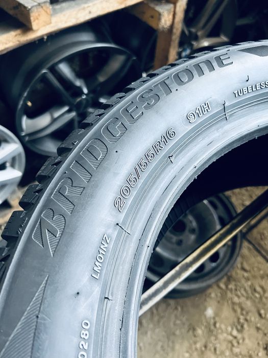Шини Резина Зимові  24Рік 205 55 16 Bridgestone Blizzak LM005 4шт