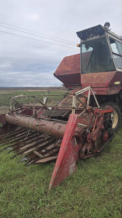 Продам комбаін нива