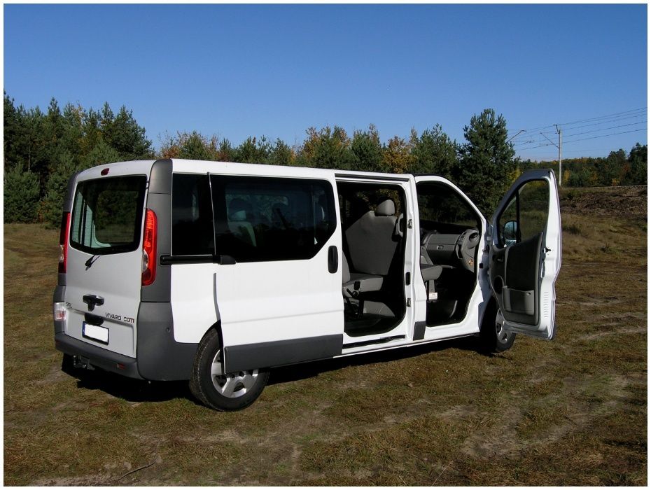 Wynajem busa Opel Vivaro 9 osobowy LONG kat B