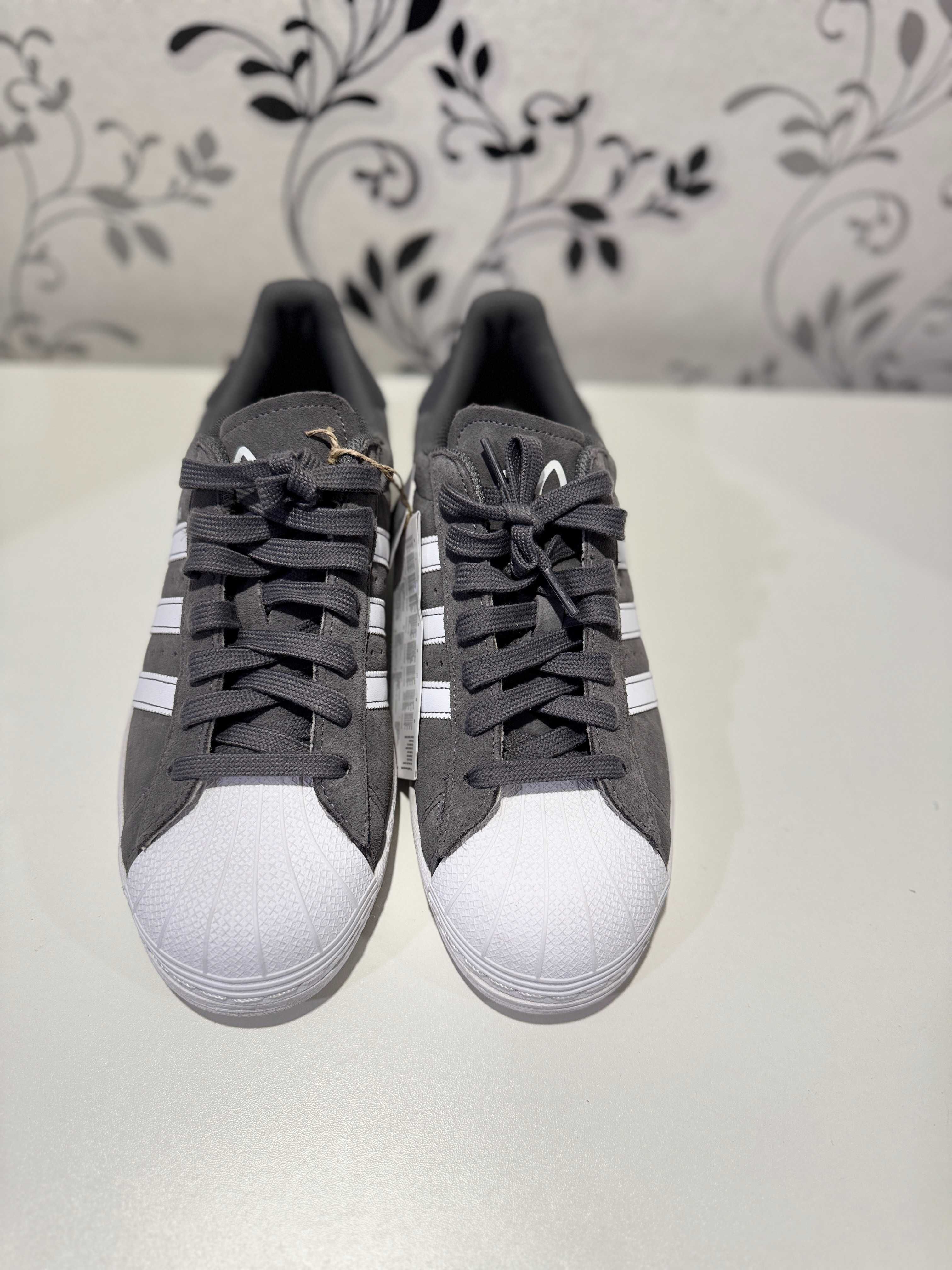 Кросівки чоловічі Adidas Superstar Grey IF3645, 43.5р