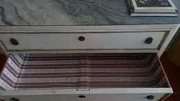 Cómoda antiga lacada