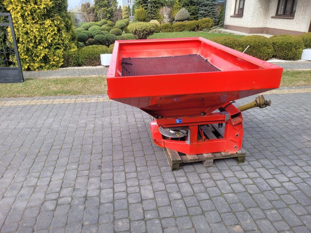 Rozsiewacz Kuhn MDS 935 M, w oryginale, stan bdb!