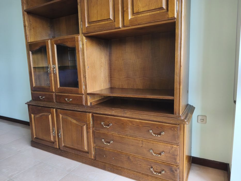 Móvel de sala em madeira maciça