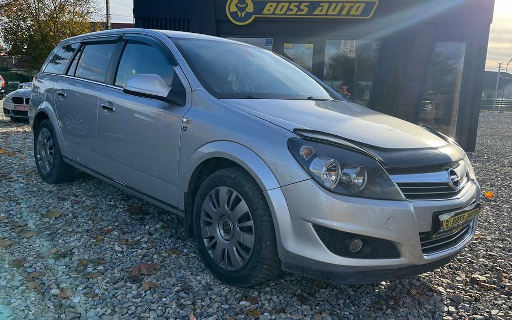 Opel Astra  2010