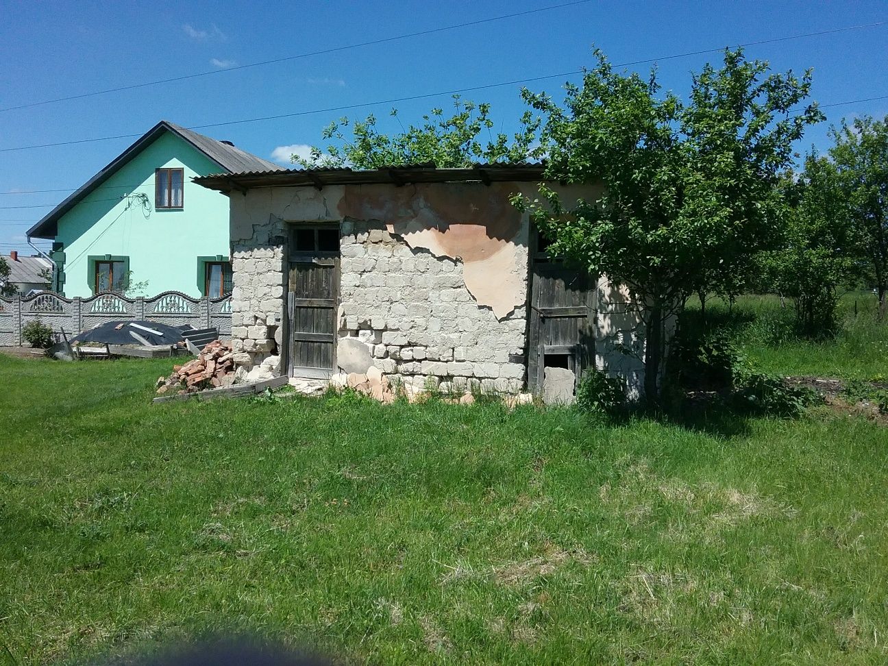Здание магазина и земельный участок
