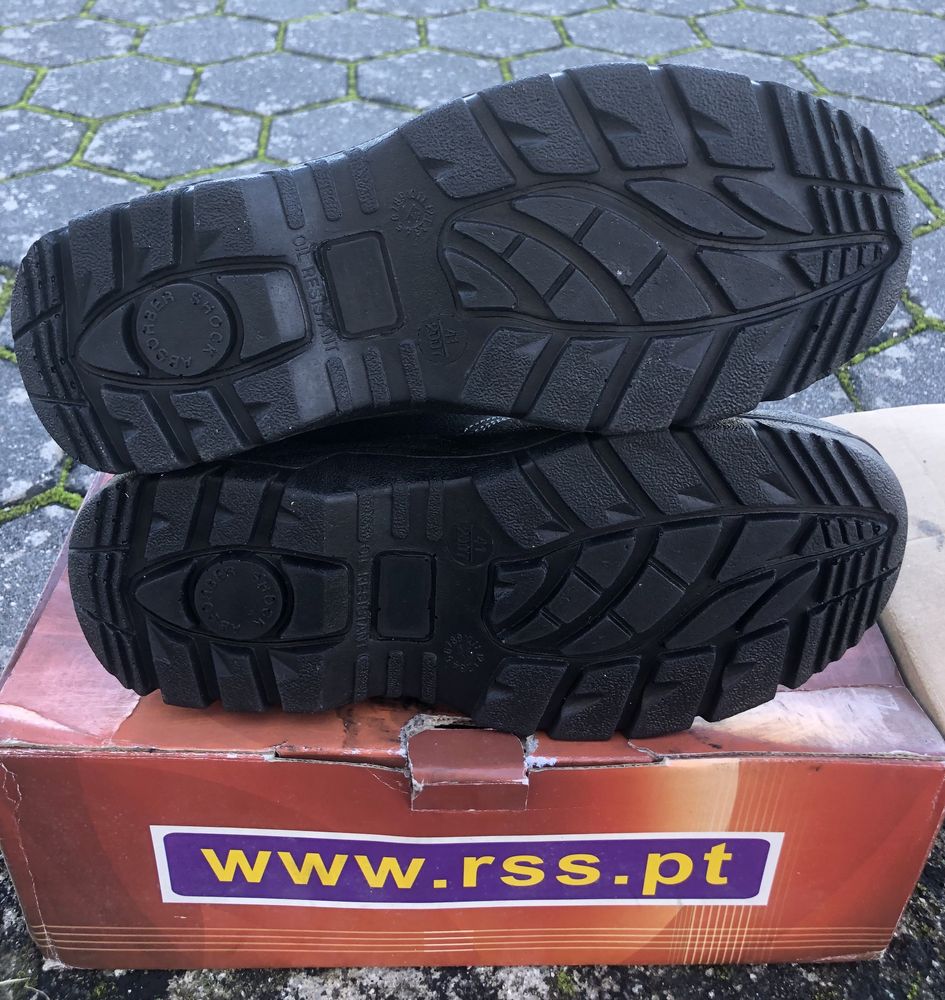 Vendo botas de biqueira de aco novas numero 41 .