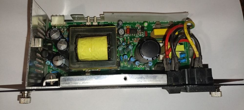 Продам задню панель джерела живлення