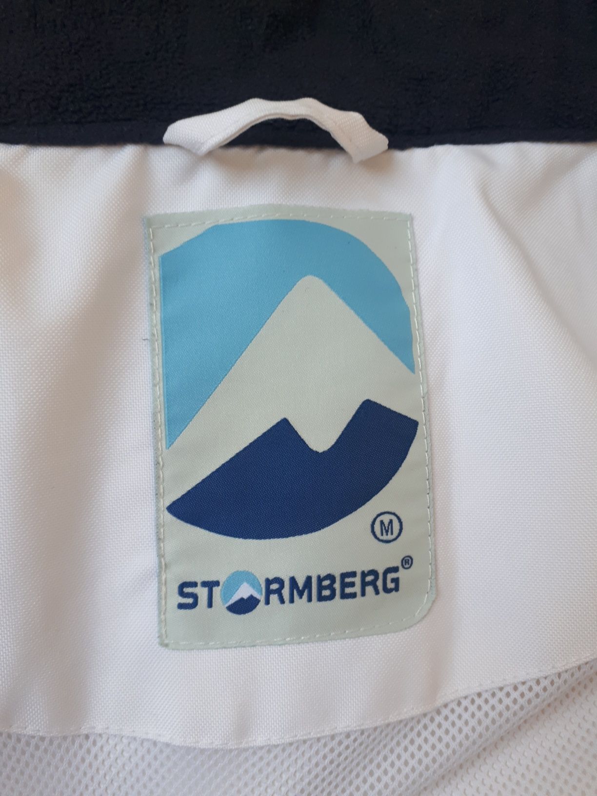 Biała kurtka przeciwdeszczowa firmy Stormberg rozmiar M