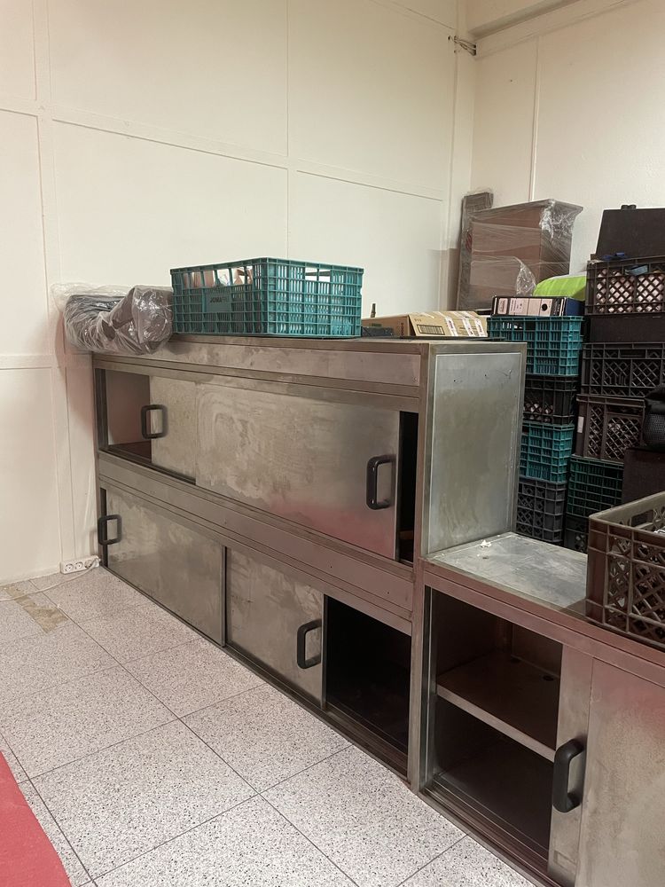 Moveis inox de parede com portas deslizantes