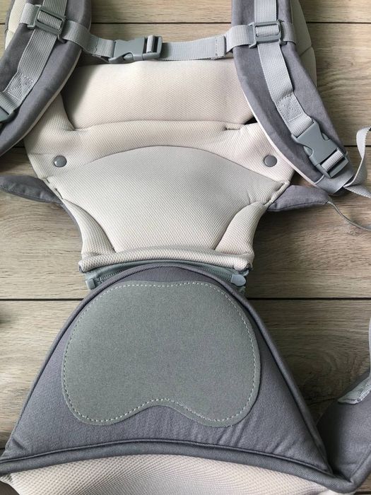 Хіпсіт Love carry baby carrier 6 в 1 сірого кольору.