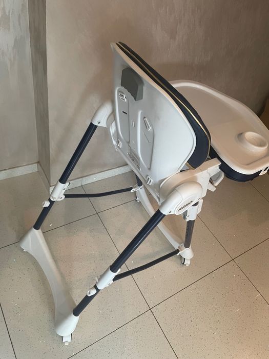 Neno Sedi - wielofunkcyjne krzesełko do karmienia