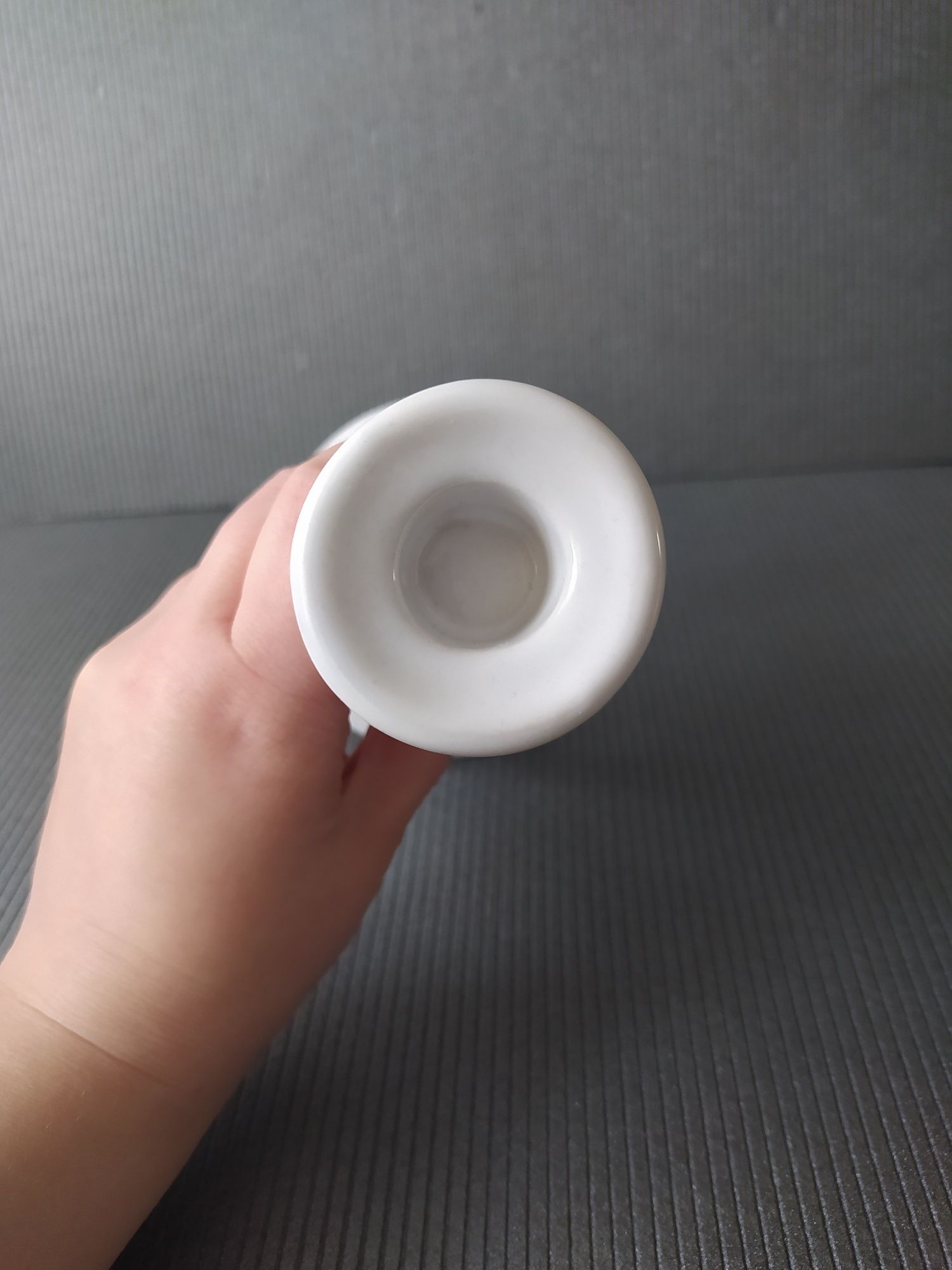 Duży biały porcelanowy świecznik