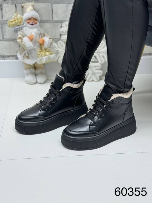 Жіночі шкіряні зимові черевики в кольорах