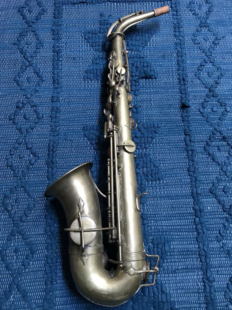 Saxofone Alto Antigo Couesnon