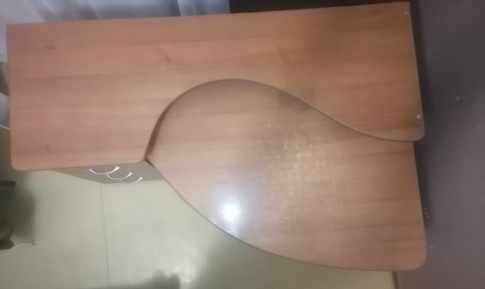 Стіл кутовий в непоганому стані  170х110    ''тільки самовивозом''