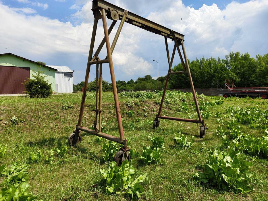 Suwnica bramowa na kołach