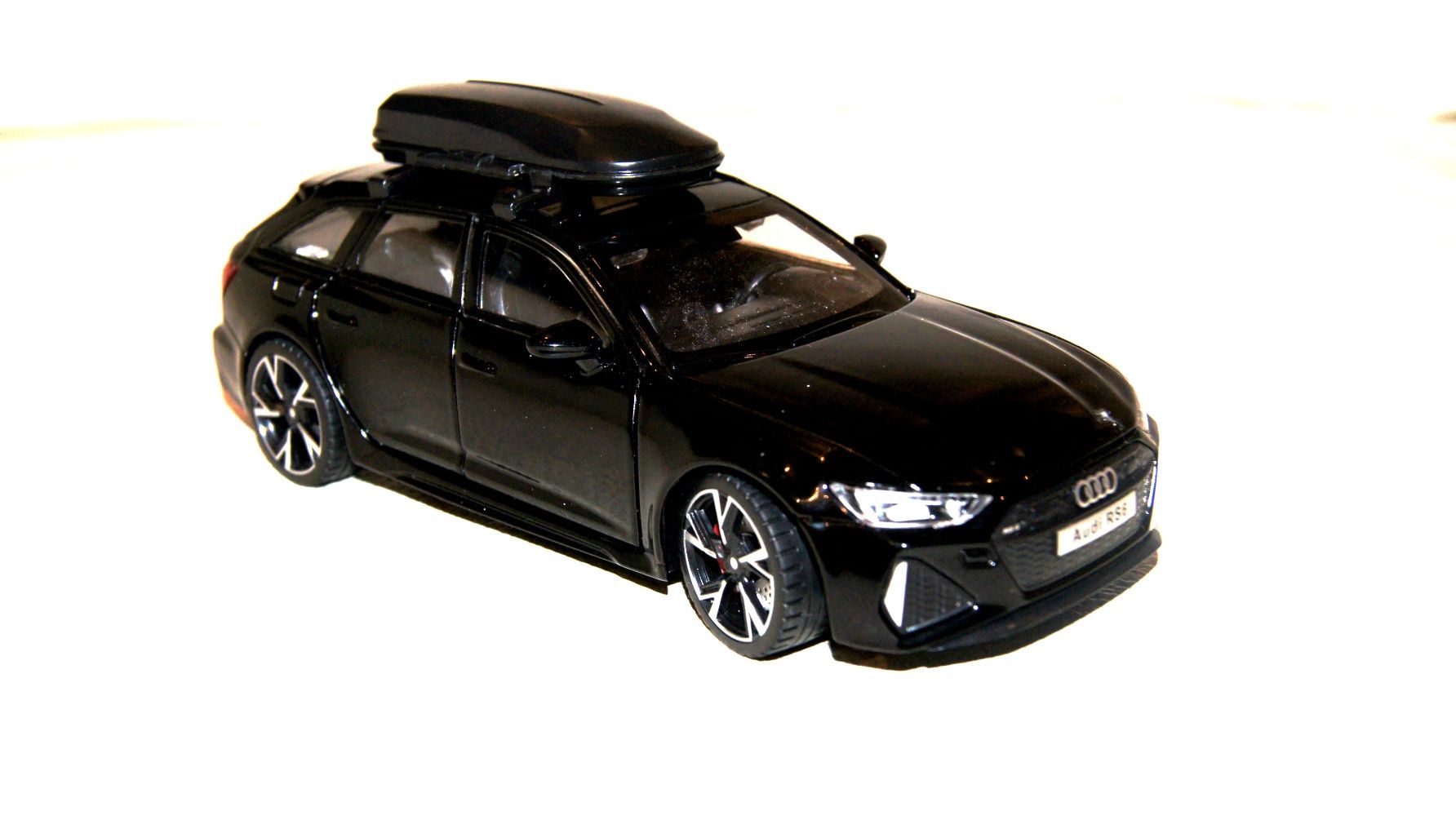 Model, resorak, auto Audi RS6 1:32 nowy, Promocja!!