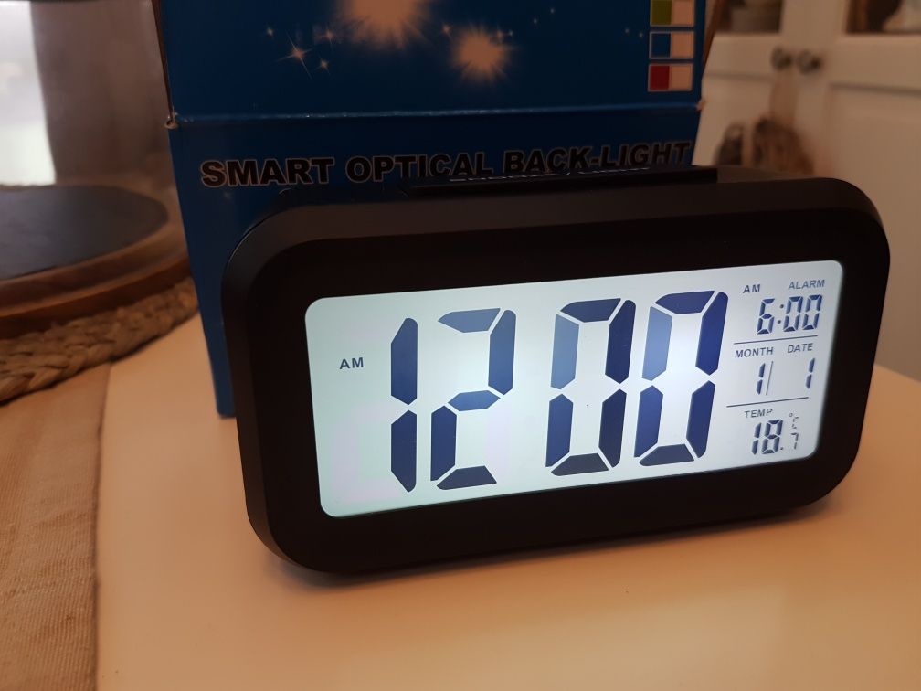 Zegarek budzik dla dzieci z temperaturą  podswietlaniem i sensorem