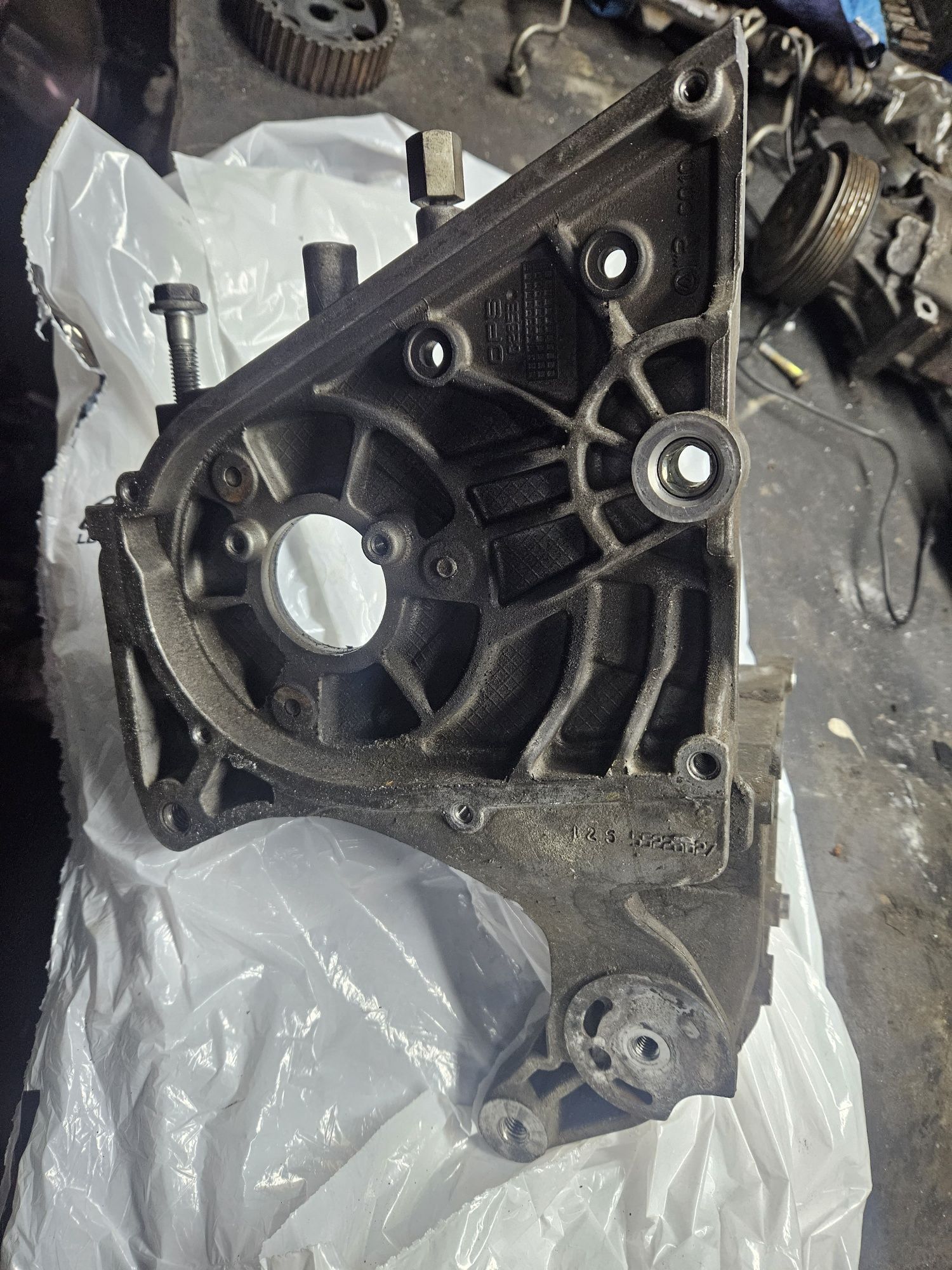 Łapa pompy Opel Fiat 2.0 Cdti Jtd